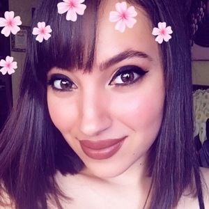 Meet your Posher, Yesenia